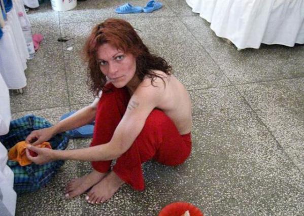 ���򣺾�ͷ�µ����Ů���˼������ͼ��